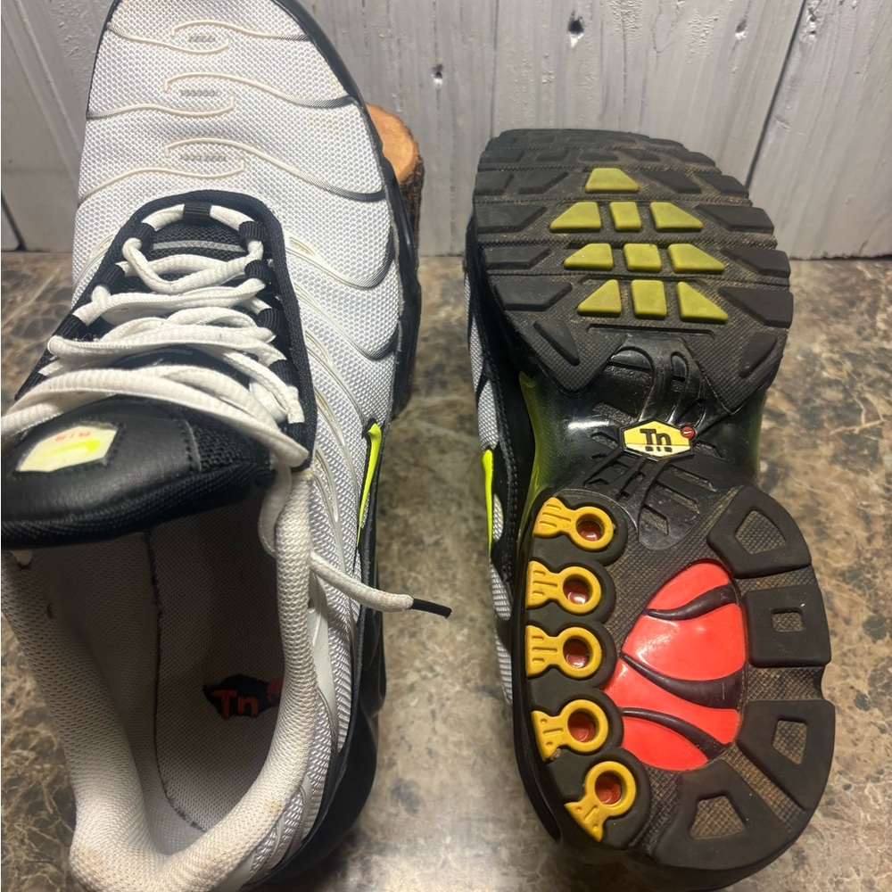 Nike Men’s White/Black Volt Air Max Plus Athletic Shoes - Picture 3 of 15